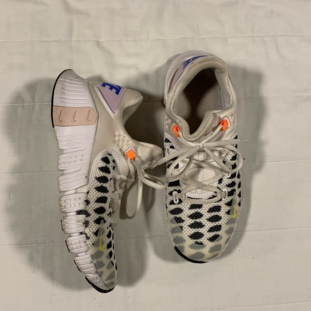 Nike Womens metcon 4 black and white spot print